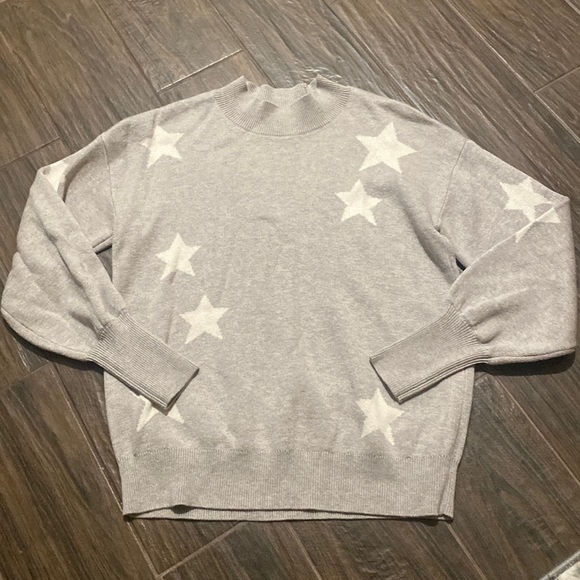 Ann Taylor Factory Sweaters - Ann Taylor star print sweater